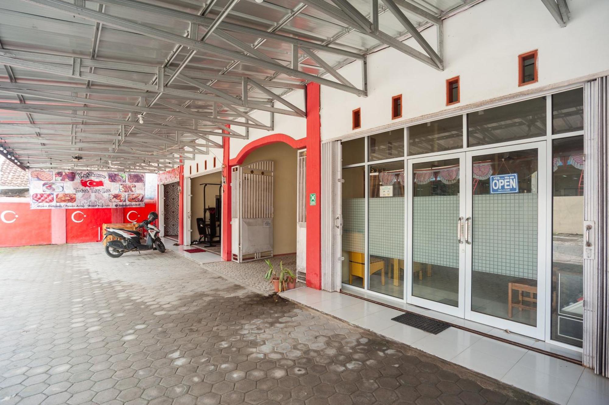 红多兹酒店-近普林瑟乌穆罕默迪耶大学 Margakaya  外观 照片
